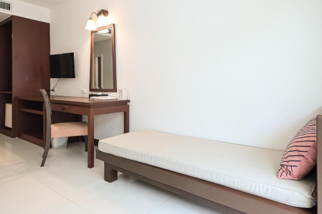 Ramada By Wyndham Phuket Southsea Hotel Karon Exterior photo