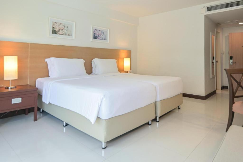 Ramada By Wyndham Phuket Southsea Hotel Karon Exterior photo