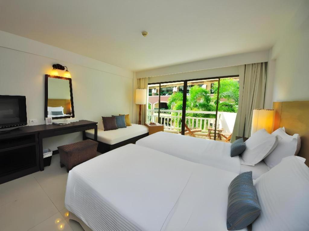 Ramada By Wyndham Phuket Southsea Hotel Karon Exterior photo