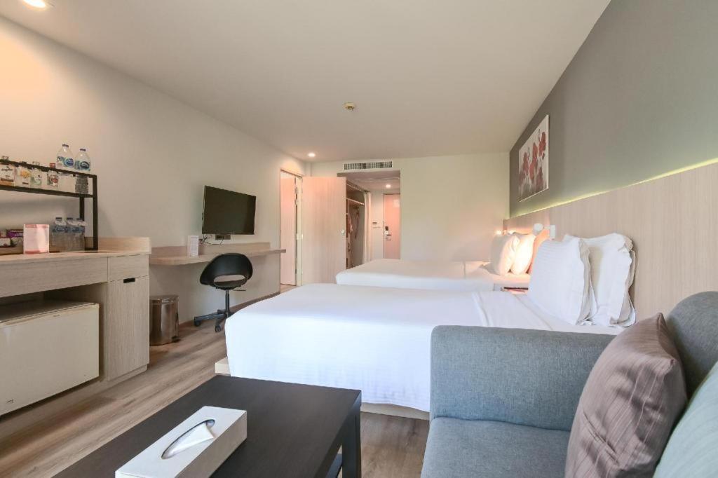 Ramada By Wyndham Phuket Southsea Hotel Karon Exterior photo