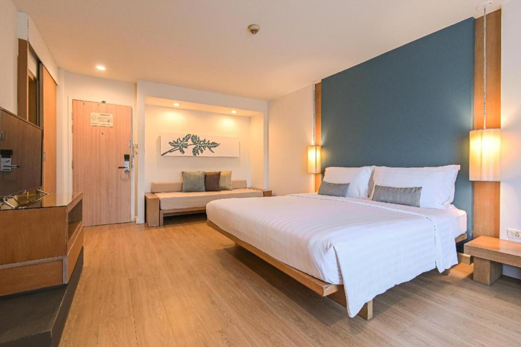 Ramada By Wyndham Phuket Southsea Hotel Karon Exterior photo