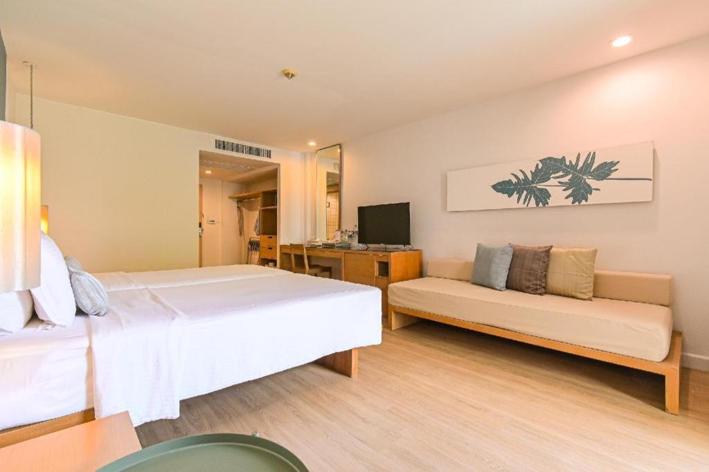 Ramada By Wyndham Phuket Southsea Hotel Karon Exterior photo